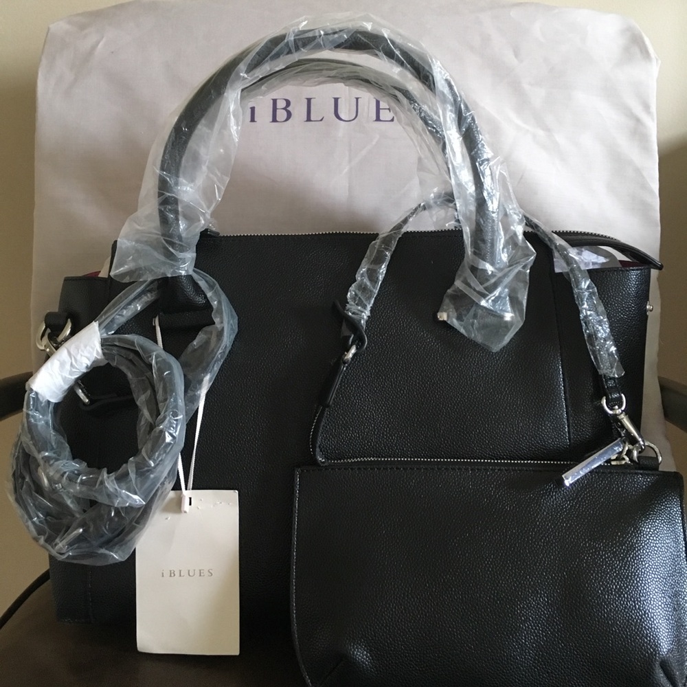 Black purse-tote with wrist bag